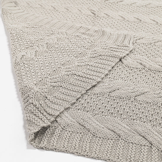 Kuscheldecke / Tagesdecke - Gestrickte Cable Creme 02