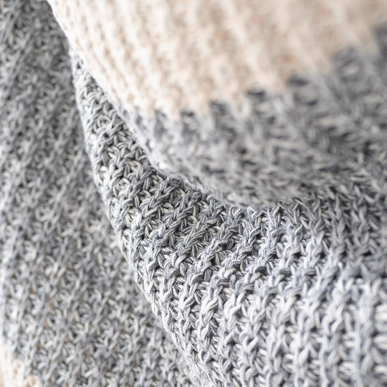 Kuscheldecke / Tagesdecke - Gestrickte Chester Grau 04