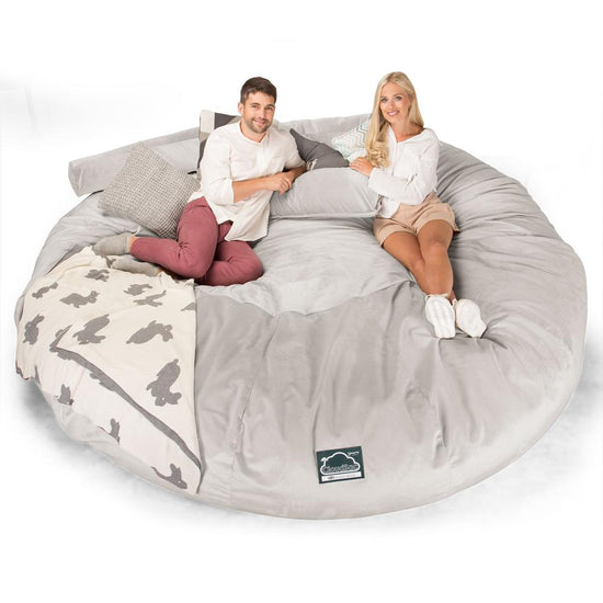 Lounge Pug, CloudSac 5000 XXXXXL, Gigantischer Memory-Schaum Sitzsacksofa, Schlafsofa, Samt Silber