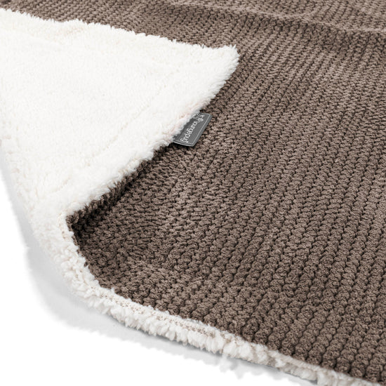 Sherpa-Decke - Pom-Pom Schoko 02