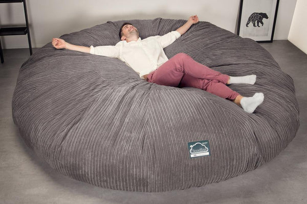 CloudSac 5000 XXXXXL Gigantischer Memory-Schaum Sitzsacksofa - Cord Graphitgrau Fabric Close-up Image