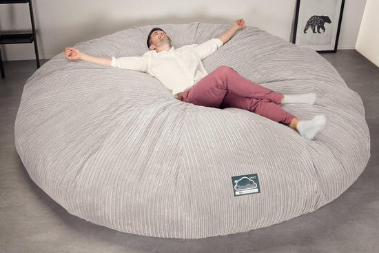 Lounge Pug, CloudSac 5000 XXXXXL, Gigantischer Memory-Schaum Sitzsacksofa, Schlafsofa, Cord Elfenbein
