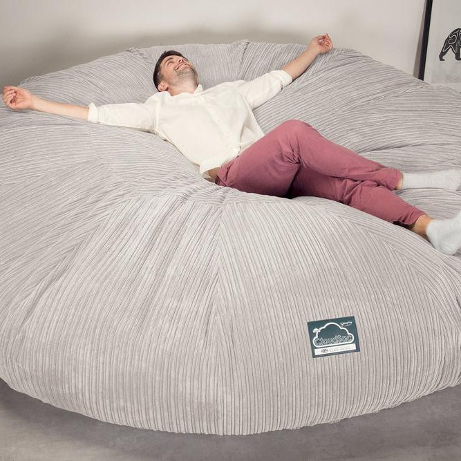 Lounge Pug, CloudSac 5000 XXXXXL, Gigantischer Memory-Schaum Sitzsacksofa, Schlafsofa, Cord Elfenbein