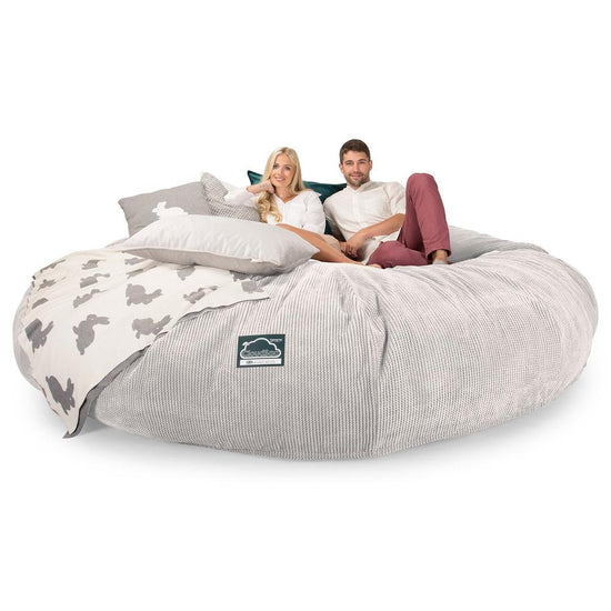Lounge Pug, CloudSac 5000 XXXXXL, Gigantischer Memory-Schaum Sitzsacksofa, Schlafsofa, Pom-Pom Creme