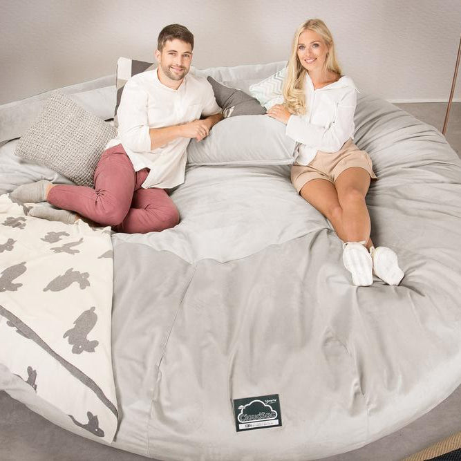 Lounge Pug, CloudSac 5000 XXXXXL, Gigantischer Memory-Schaum Sitzsacksofa, Schlafsofa, Samt Silber