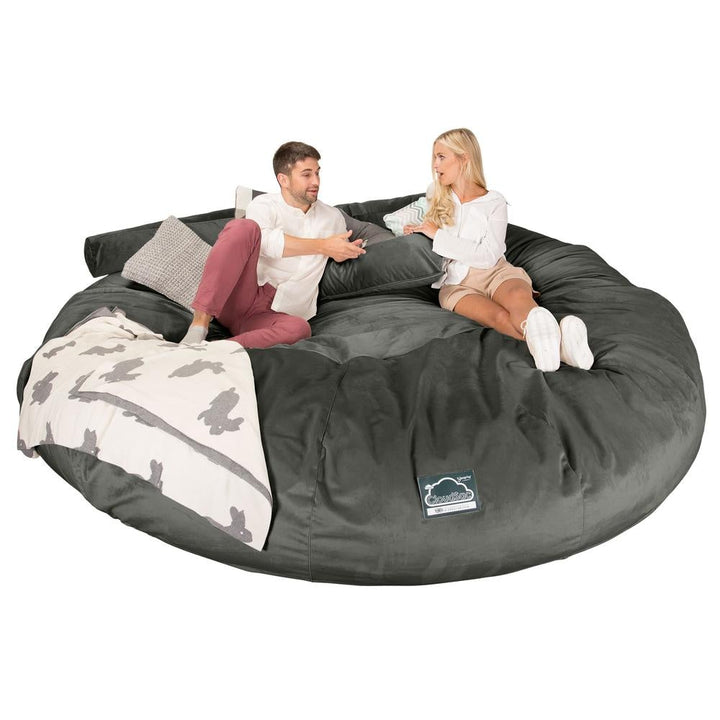 Lounge Pug, CloudSac 5000 XXXXXL, Gigantischer Memory-Schaum Sitzsacksofa, Schlafsofa, Samt Schiefergrau