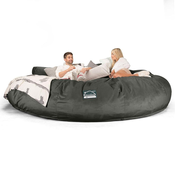 Lounge Pug, CloudSac 5000 XXXXXL, Gigantischer Memory-Schaum Sitzsacksofa, Schlafsofa, Samt Schiefergrau