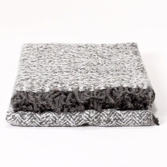 LOUNGE PUG, Sherpa-Decke, Fischgratmuster Grau