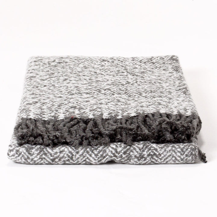 LOUNGE PUG, Sherpa-Decke, Fischgratmuster Grau