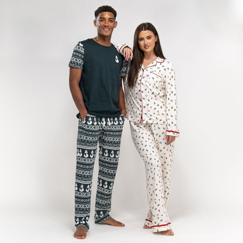 Damen Jersey Pyjamas mit Weihnachts-Skimotiv, Langärmeliges Oberteil & Hose,  Größe: S-L, Weiß / Rot– Big Bertha Original DE | Pyjamas