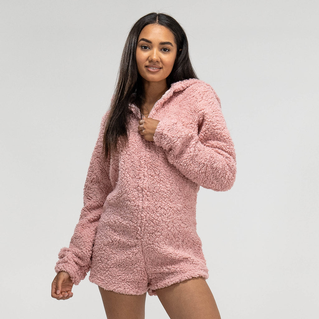 Kurzer rosa Damen-Onesie mit Teddyohren 04