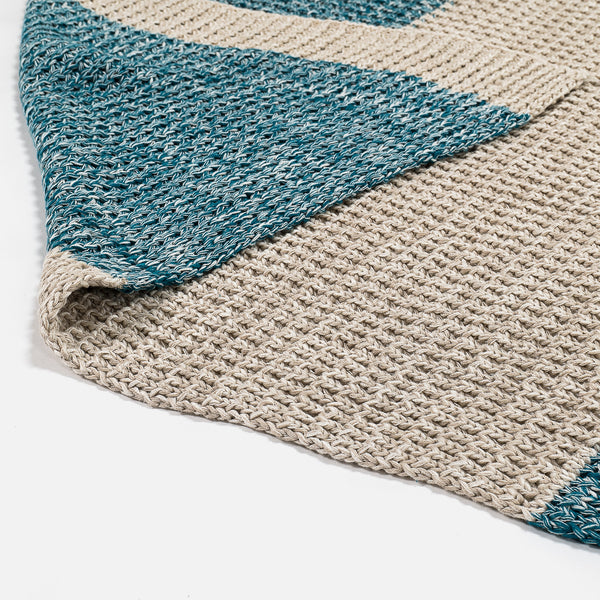 Kuscheldecke / Tagesdecke - Gestrickte Chester Blau Fabric Close-up Image