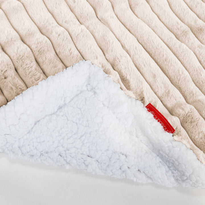Lounge Pug Sherpa-Kuscheldecke Tagesdecke Ultra Plüsch Cord Creme 100 x 140 cm– Big Bertha Original DE