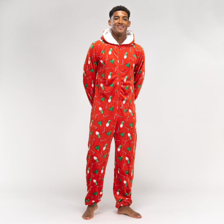 Roter Fleece-Onesie für Herren mit Weihnachtsmotiven 02